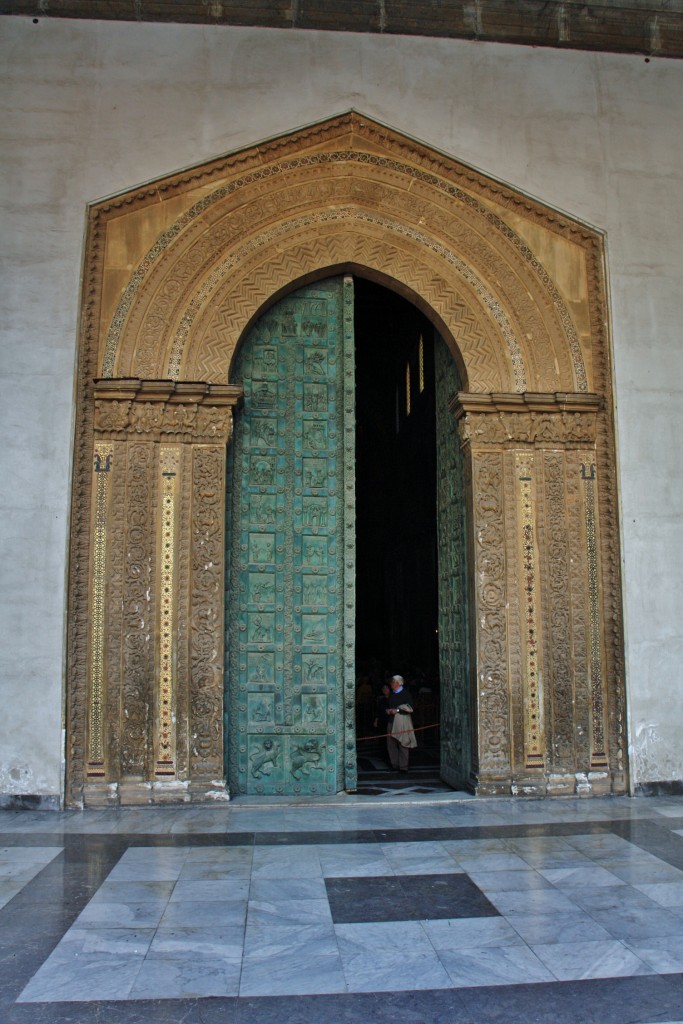 Foto: Puerta de la catedral - Monreale (Sicily), Italia