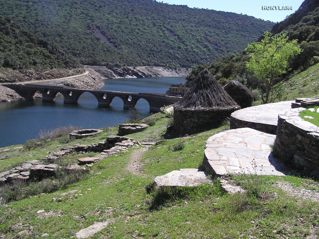 Foto: *  PUENTE DEL CARDENAL MONFRAGUE - Villareal De San Carlos (Cáceres), España