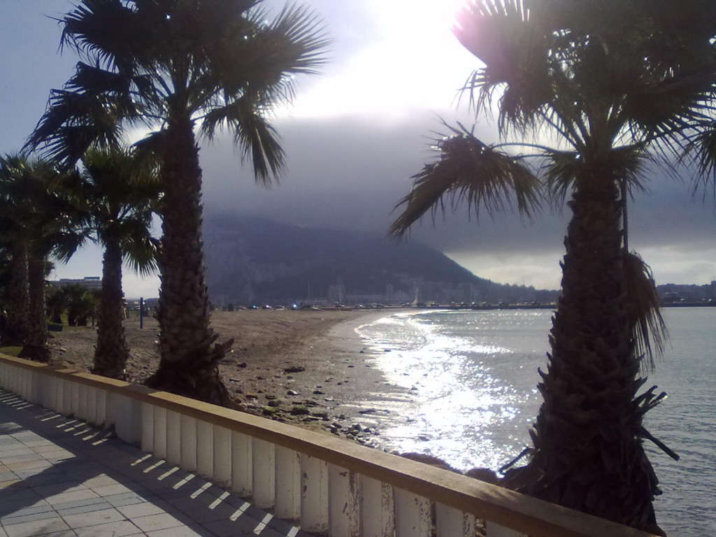 Foto: Gibraltar con levante - La Linea (Cádiz), España