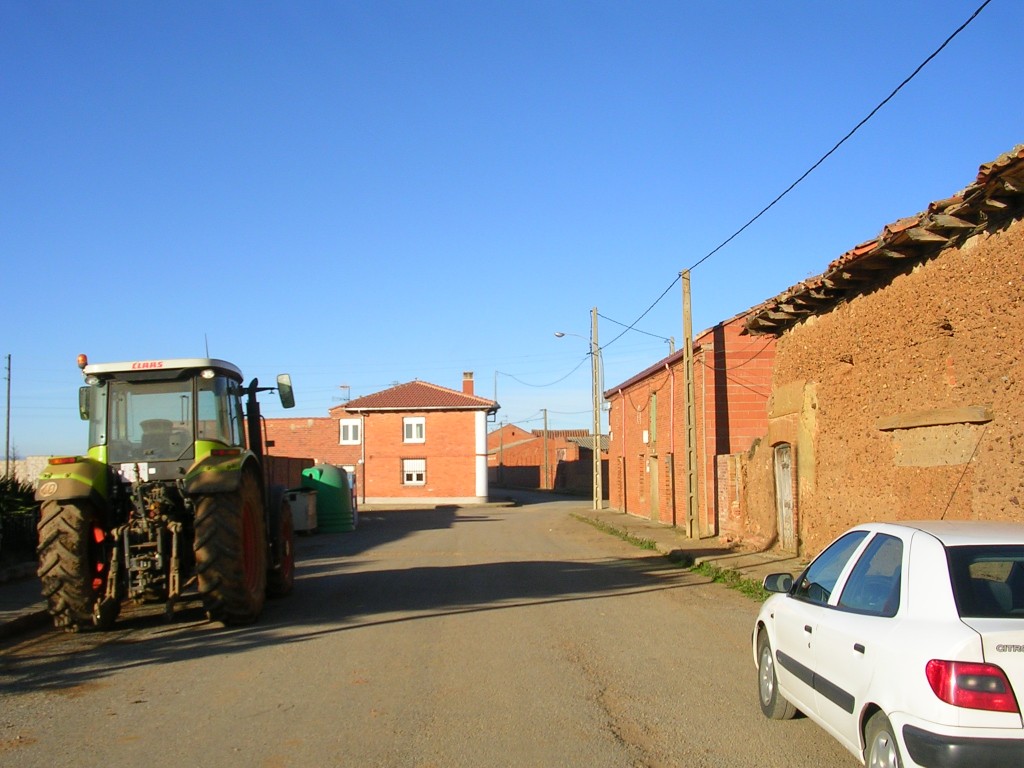 Foto: CALLE DE LA IGLESIA - Santa Cristina Del Paramo (León), España