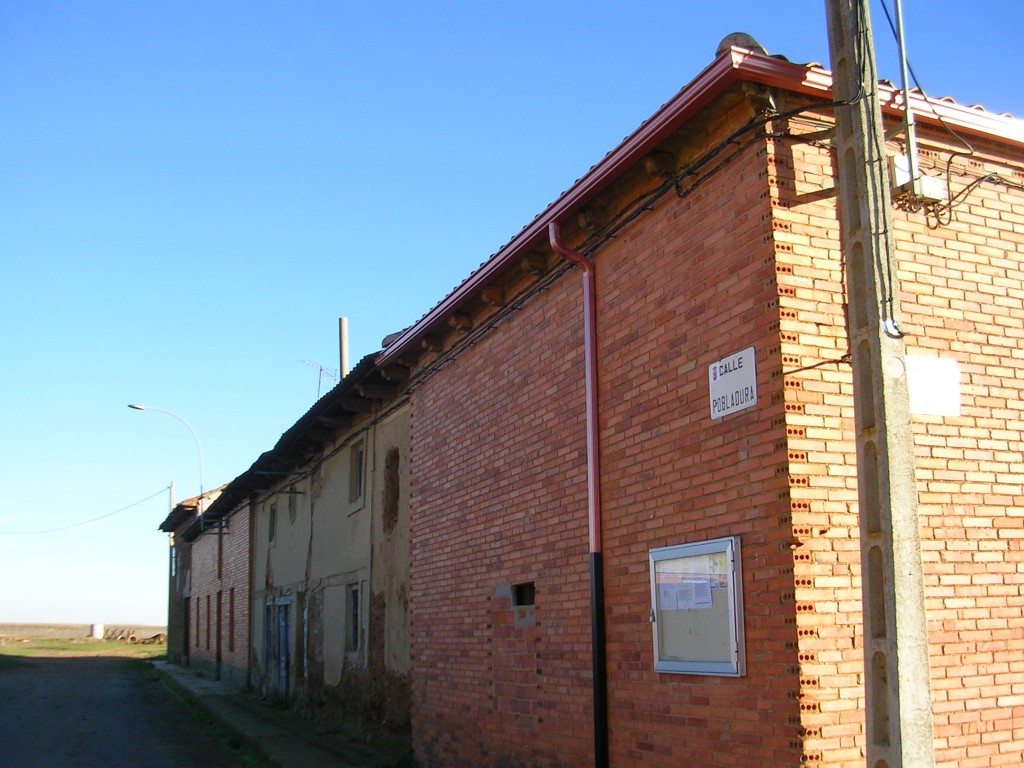 Foto: ESQUINA DE LA C/ POBLADURA - Santa Cristina Del Paramo (León), España