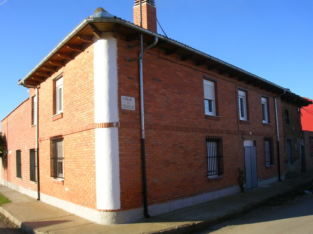 Foto: CASA DE LA C/ DE LAS ESCUELAS - Santa Cristina Del Paramo (León), España