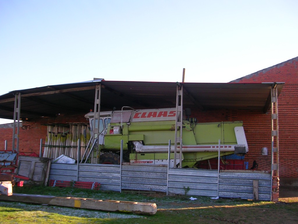 Foto: LA COSECHADORA - Santa Cristina Del Paramo (León), España