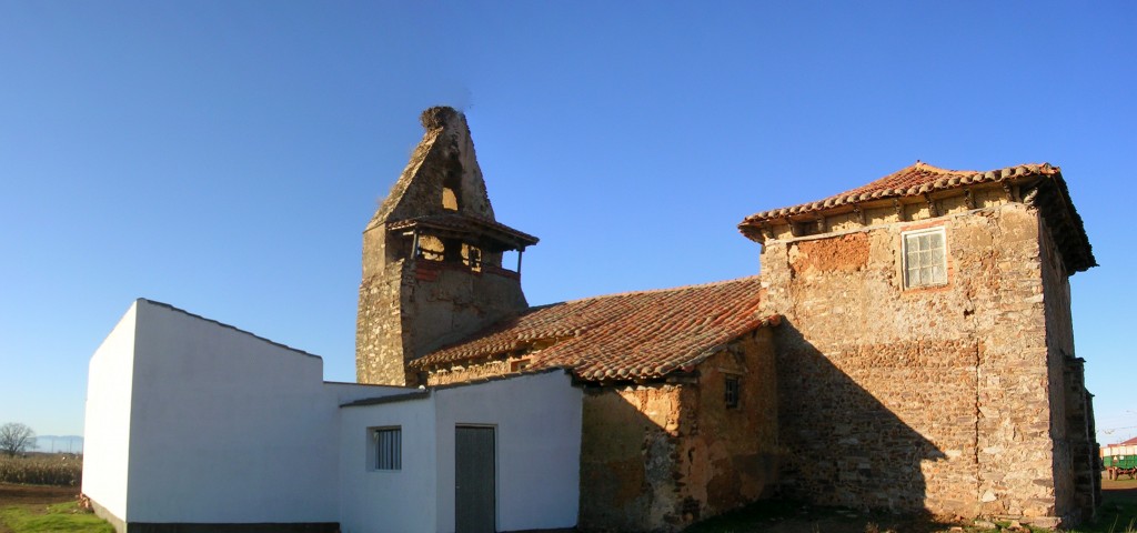 Foto: LA IGLESIA Y SU CEMENTERIO - Santa Cristina Del Paramo (León), España