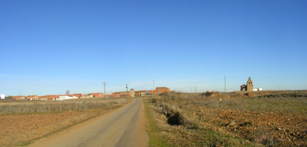 Foto: PANORÀMICA DESDE LA CARRETERA - Santa Cristina Del Paramo (León), España