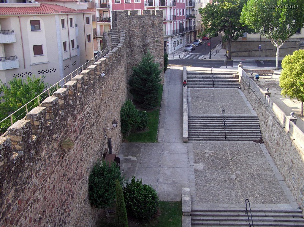 Foto: * MURALLAS DE PLASENCIA DEL SIGLO XIII - Plasencia (Cáceres), España