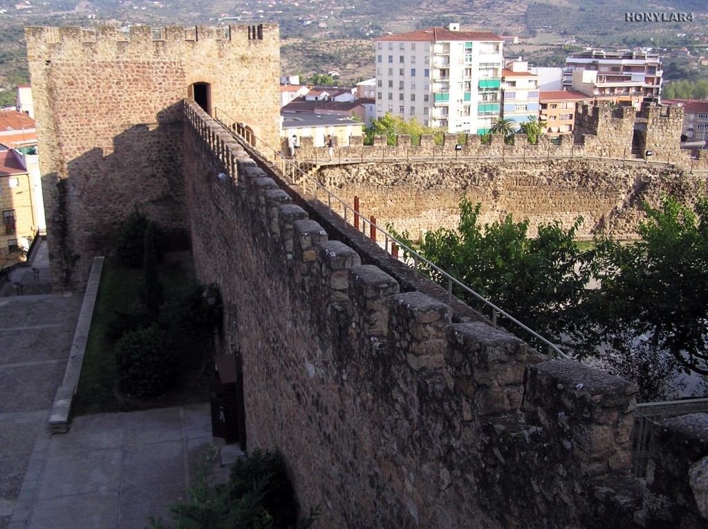 Foto: * MURALLAS Y TORRE LUCIA DEL SIGLO XIII - Plasencia (Cáceres), España