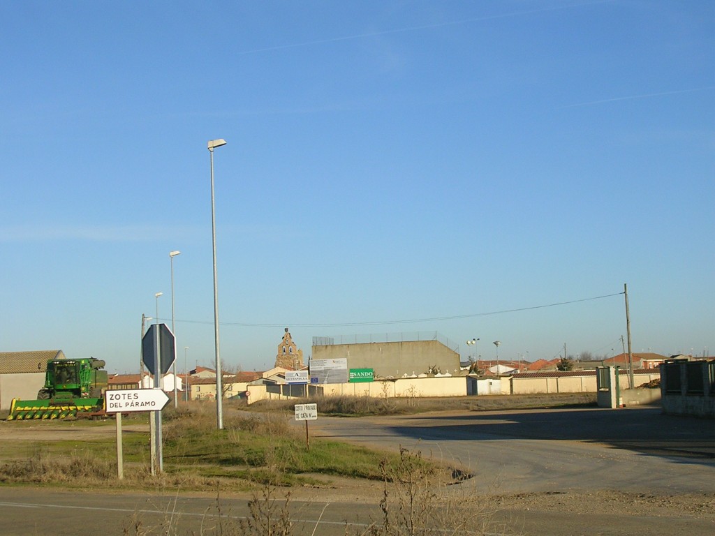 Foto: Entrada Al Pueblo - Zotes Del Paramo (León), España