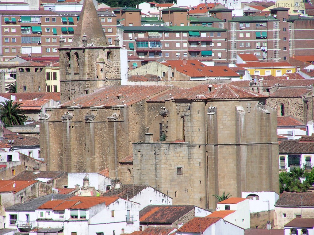 Foto: * IGLESIA DE SANTIAGO DEL SIGLO XII-XIV - Caceres (Cáceres), España