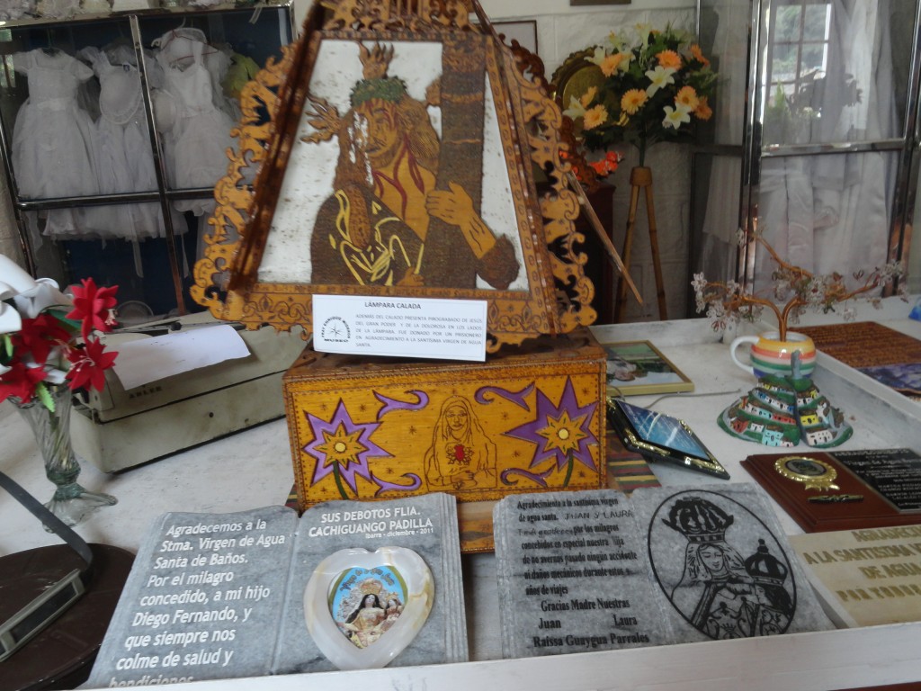 Foto: Placas - Baños (Tungurahua), Ecuador