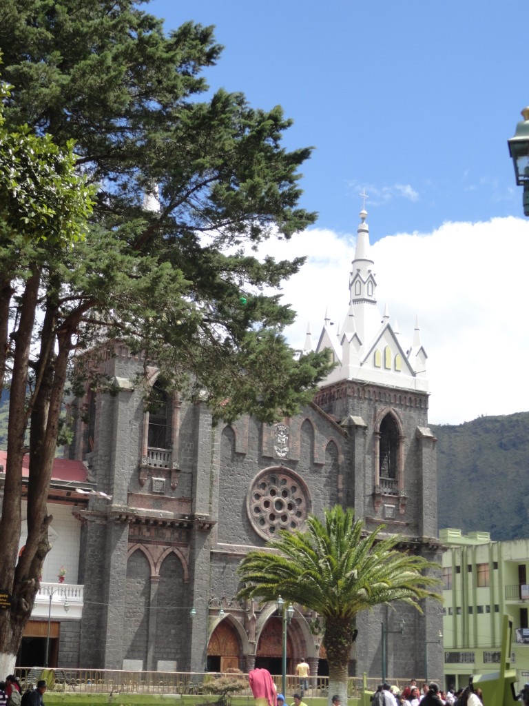 Foto: Vistas exterior de la catedral - Baños (Tungurahua), Ecuador