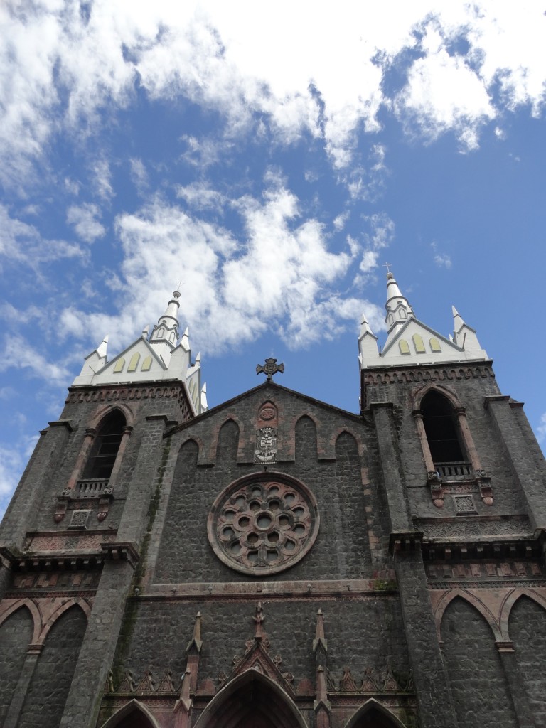 Foto: Vista  exterior de la catedral - Baños (Tungurahua), Ecuador