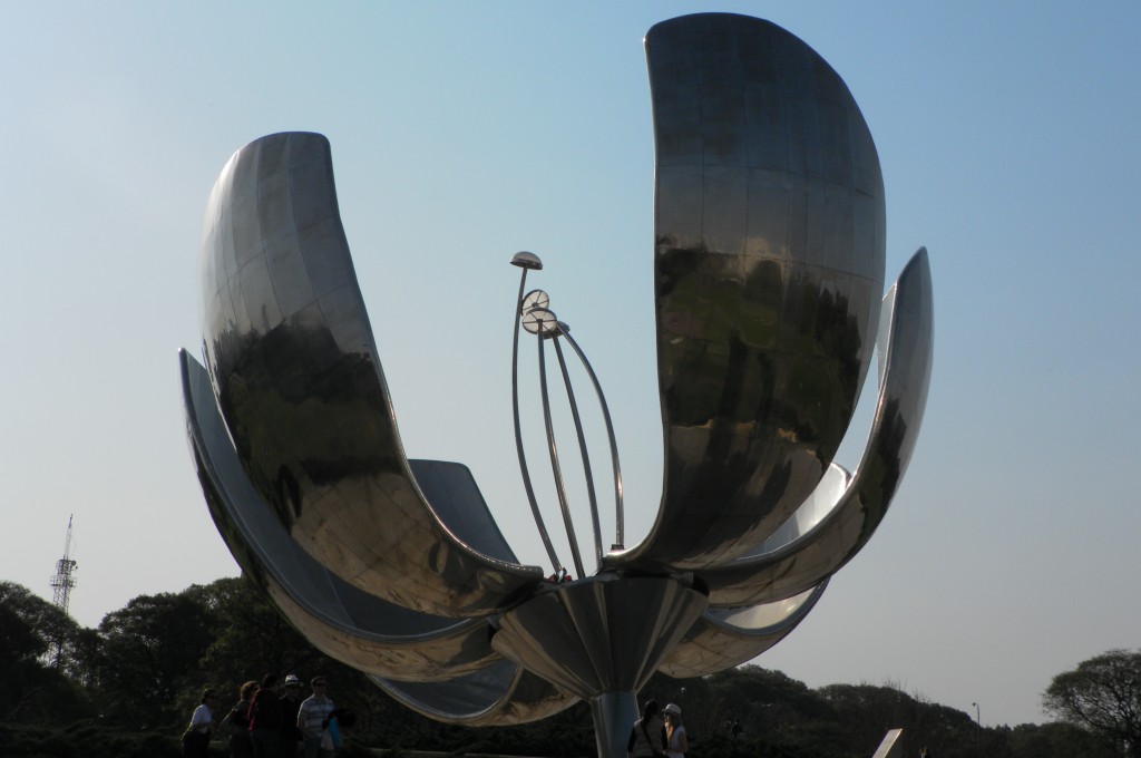 Foto: Floralis Generica - Recoleta (Buenos Aires), Argentina