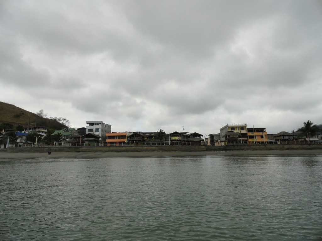 Foto: desde el interior del mar - Atacames (Esmeraldas), Ecuador