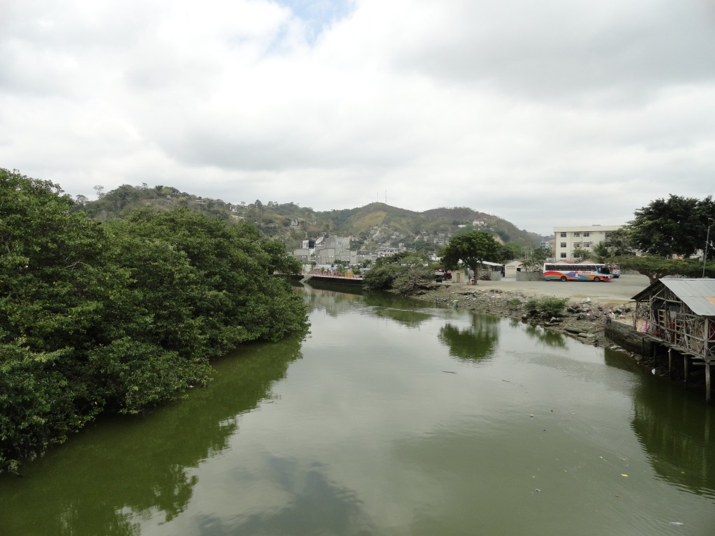 Foto: panga navegando en el rio - Atacames (Esmeraldas), Ecuador