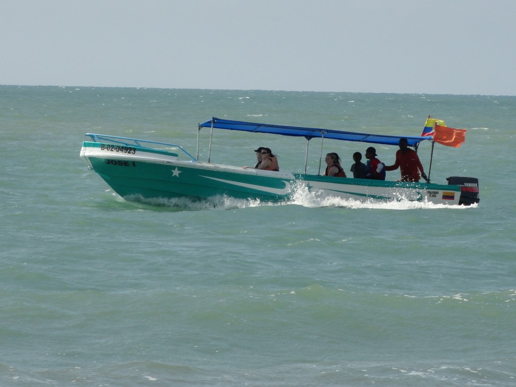 Foto: panga con turistas - Atacames (Esmeraldas), Ecuador