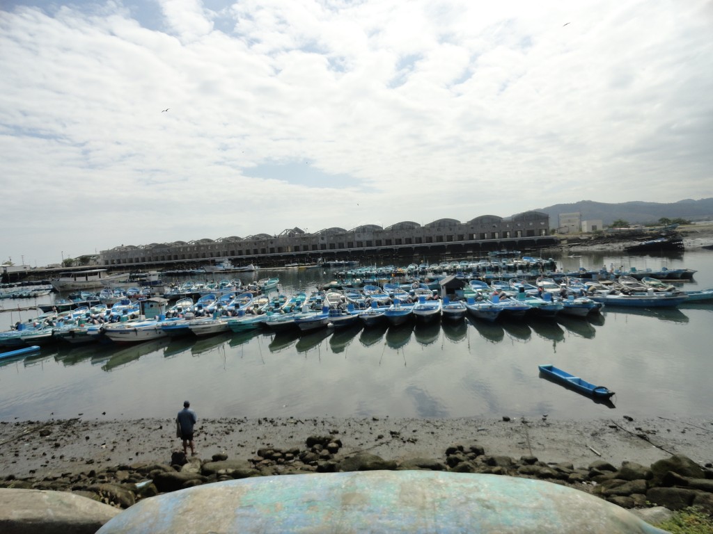 Foto: lanchas atracadas  en el puerto - Esmeraldas, Ecuador
