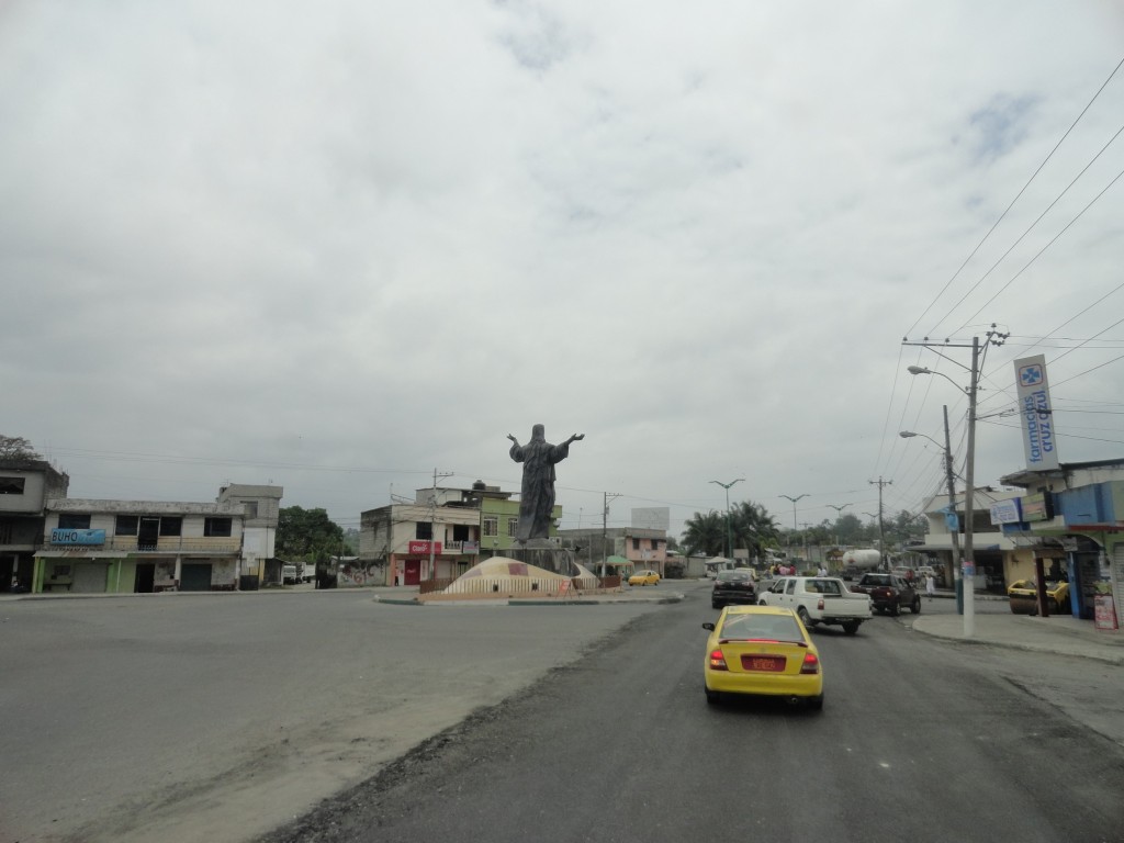Foto: entrando a la ciudad - Qininde (Esmeraldas), Ecuador