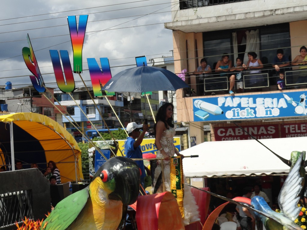 Foto: Carro alegorico - Puyo (Pastaza), Ecuador