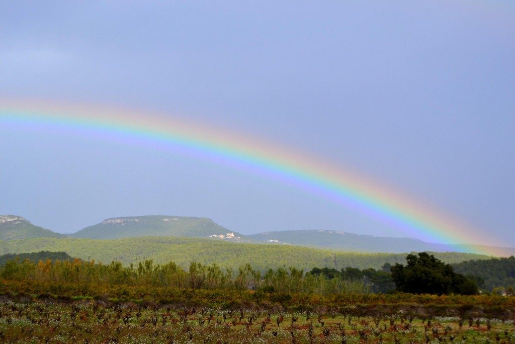 Foto: Arco iris. - Fontrubí (Barcelona), España
