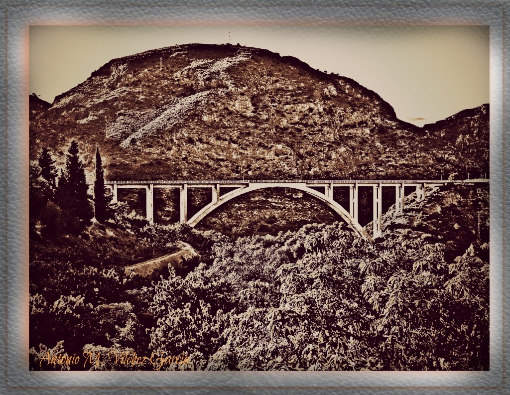 Foto: Cruzando - Salobreña (Granada), España