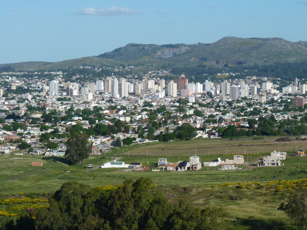Foto: Cerro La Movediza. Vista de la ciudad. - Tandil (Buenos Aires), Argentina