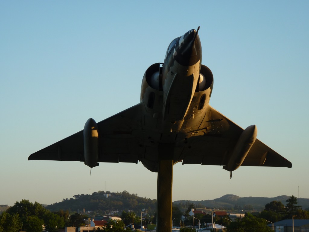 Foto: Plazoleta IV Brigada Aérea. Mirage V Dagger. - Tandil (Buenos Aires), Argentina