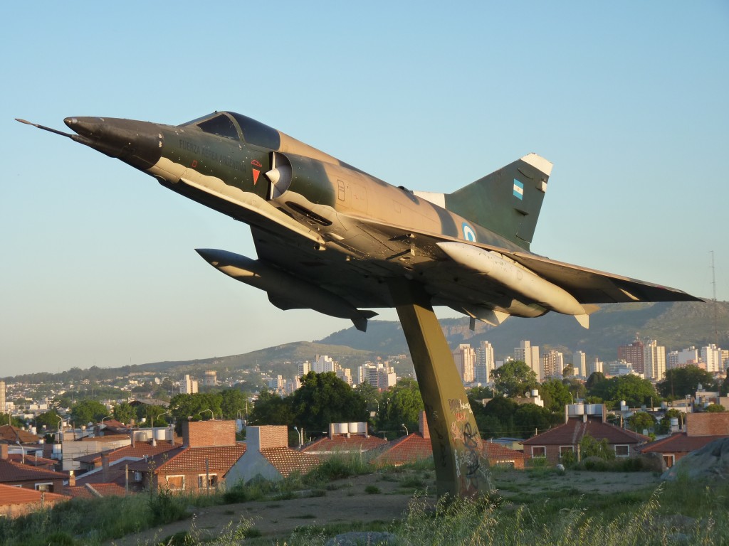 Foto: Plazoleta IV Brigada Aérea. Mirage V Dagger. - Tandil (Buenos Aires), Argentina