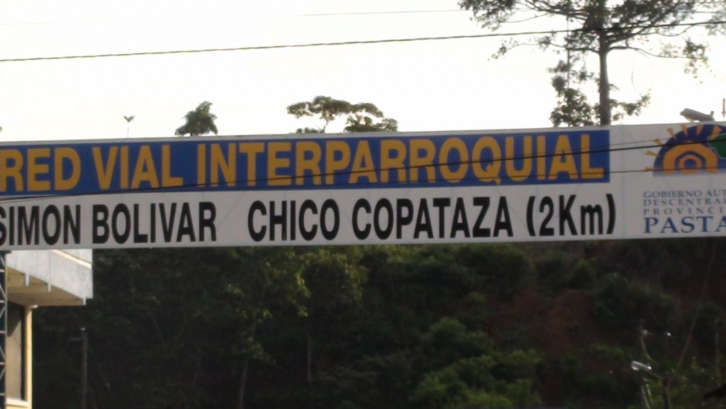 Foto: Vallas de publicidad - Puyo (Pastaza), Ecuador