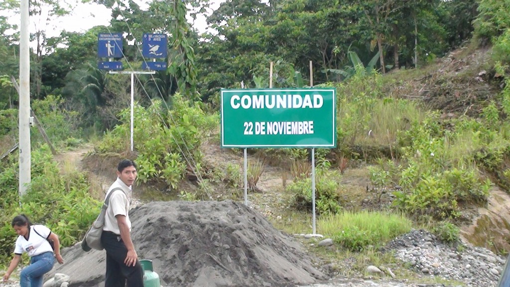 Foto: Vallas de publicidad - Puyo (Pastaza), Ecuador