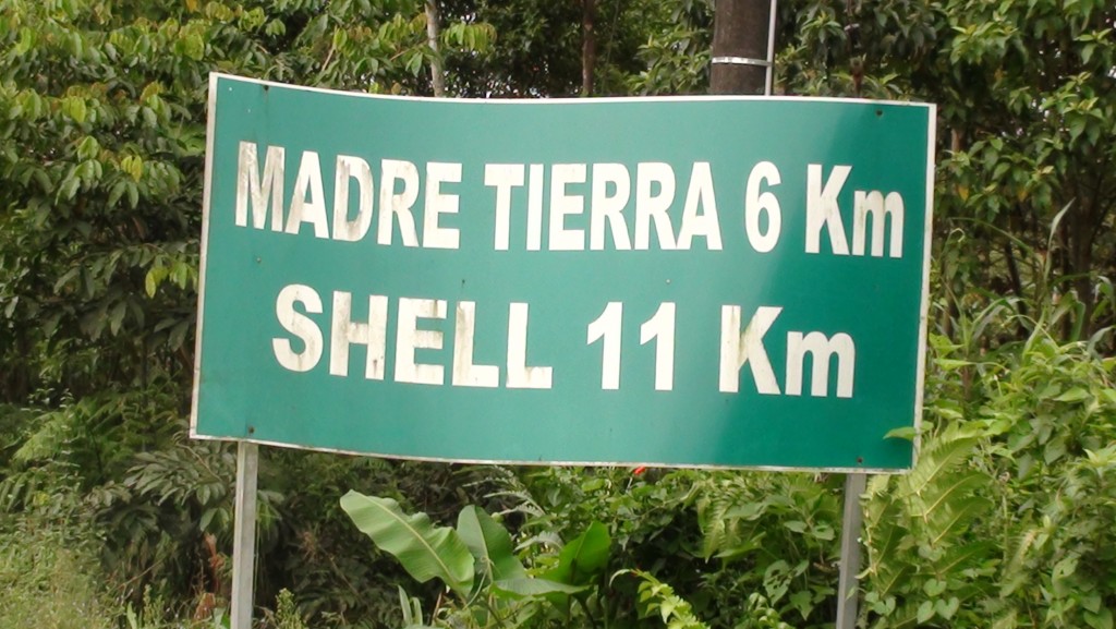 Foto: Vallas de publicidad - Puyo (Pastaza), Ecuador