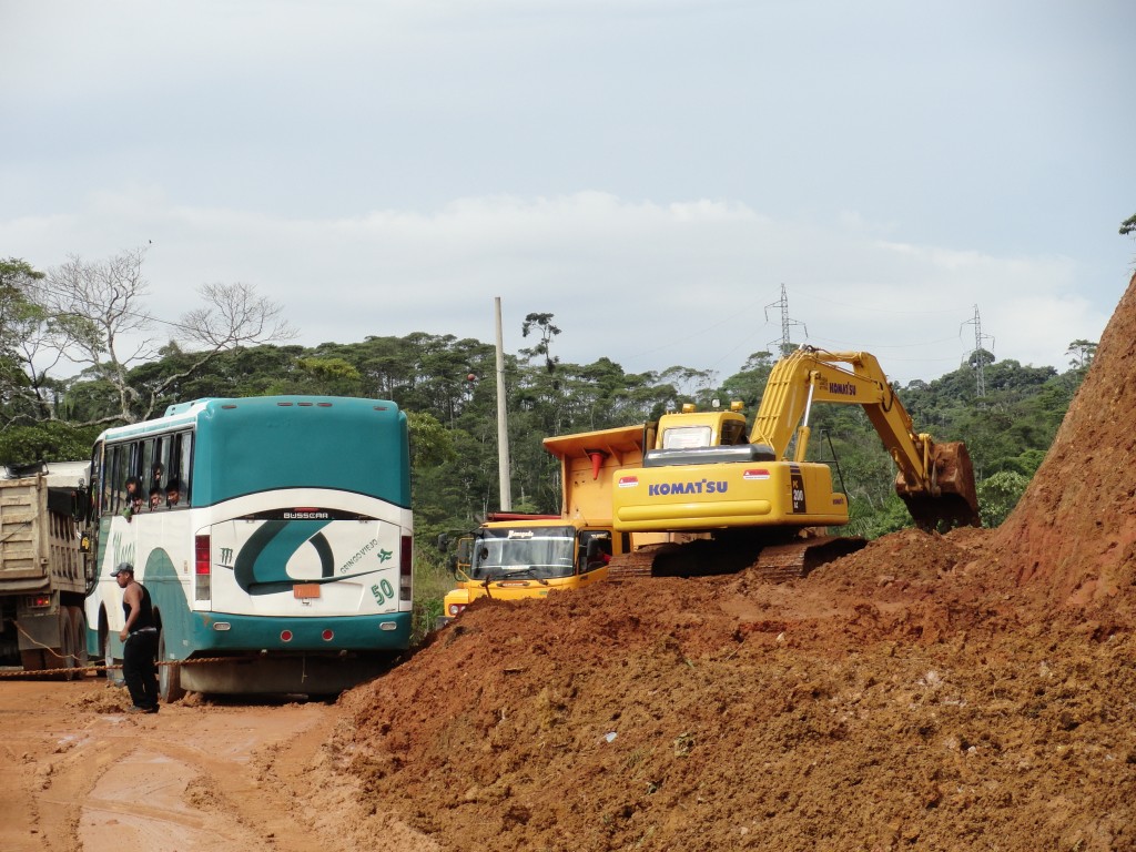 Foto: El avance de las carreteras - Puyo (Pastaza), Ecuador