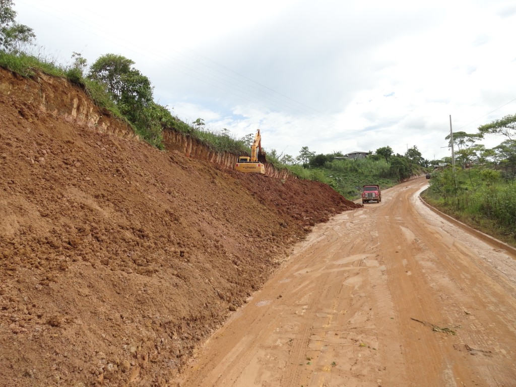 Foto: El avance de las carreteras - Puyo (Pastaza), Ecuador