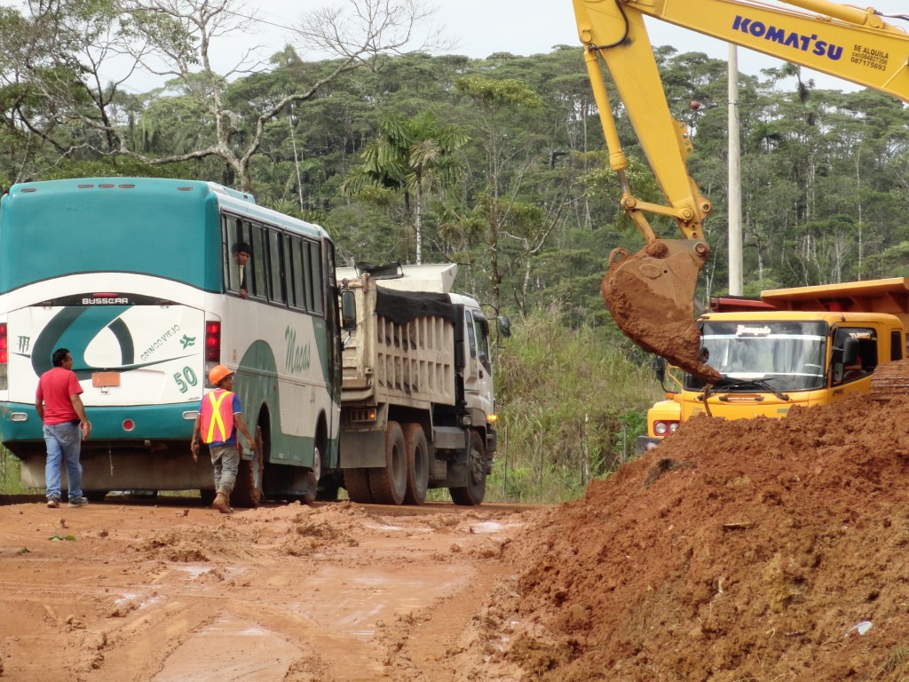Foto: El avance de las carreteras - Puyo (Pastaza), Ecuador