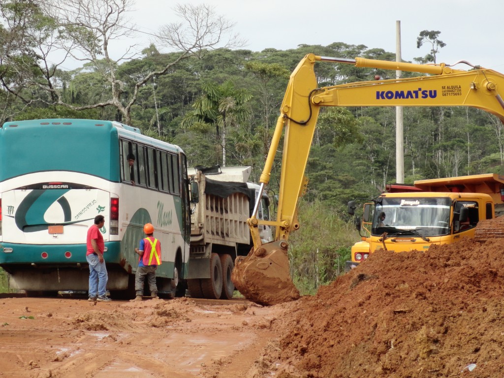 Foto: El avance de las carreteras - Puyo (Pastaza), Ecuador