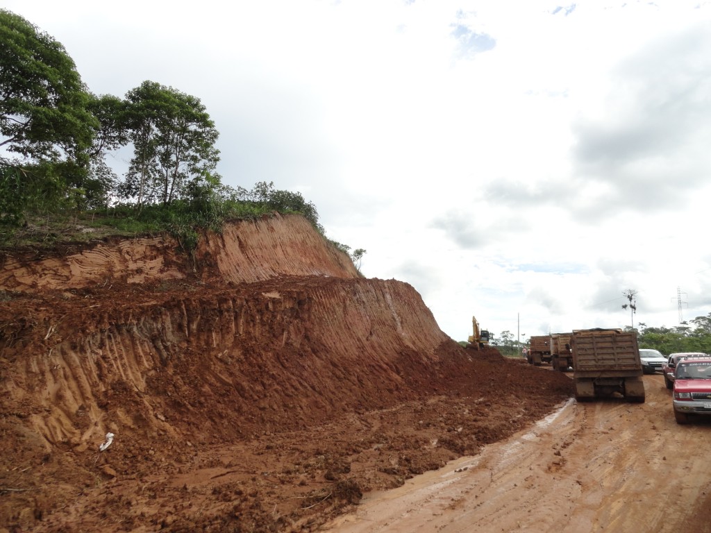 Foto: El avance de las carreteras - Puyo (Pastaza), Ecuador