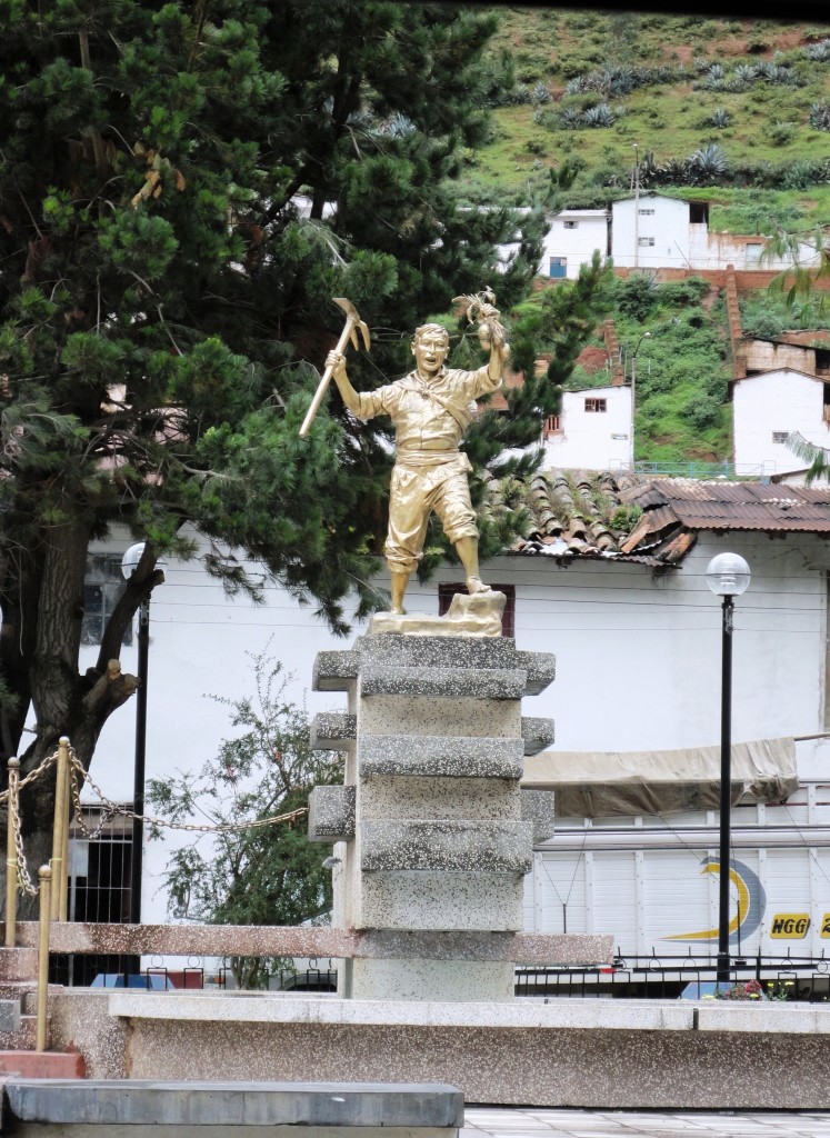 Foto: ESTATUA PARA EL AGRICULTOR - Huancayo (Chanchamayo) (Junín), Perú