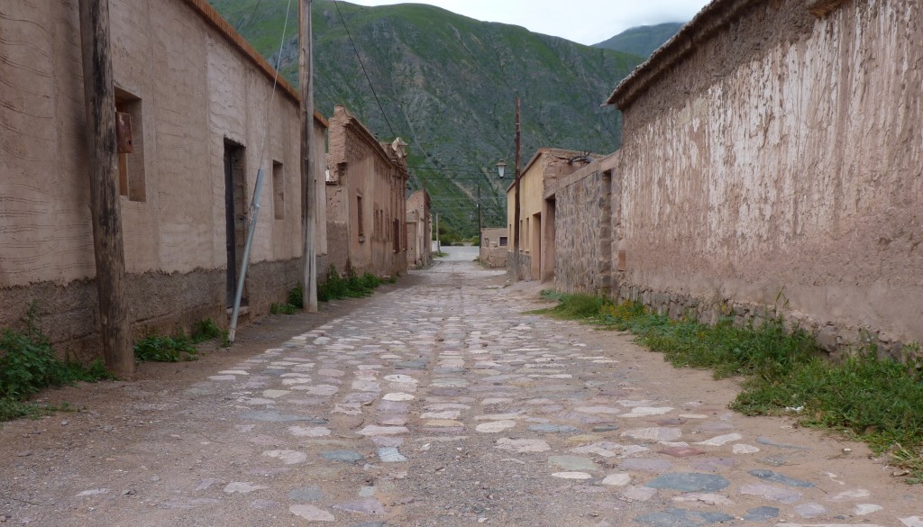 Foto: Calles del pueblo. - Tumbaya (Jujuy), Argentina