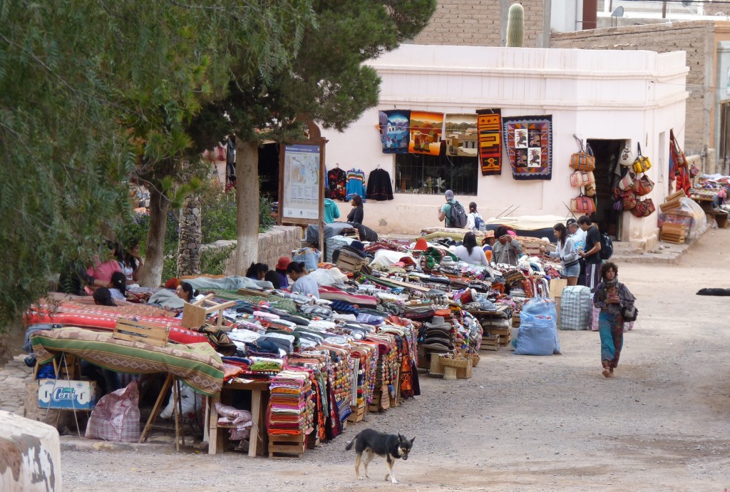 Foto: Mercado de la plaza. - Purmamarca (Jujuy), Argentina