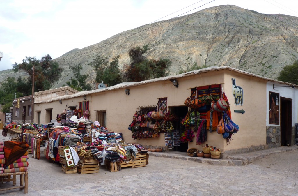 Foto: do de la plaza. - Purmamarca (Jujuy), Argentina