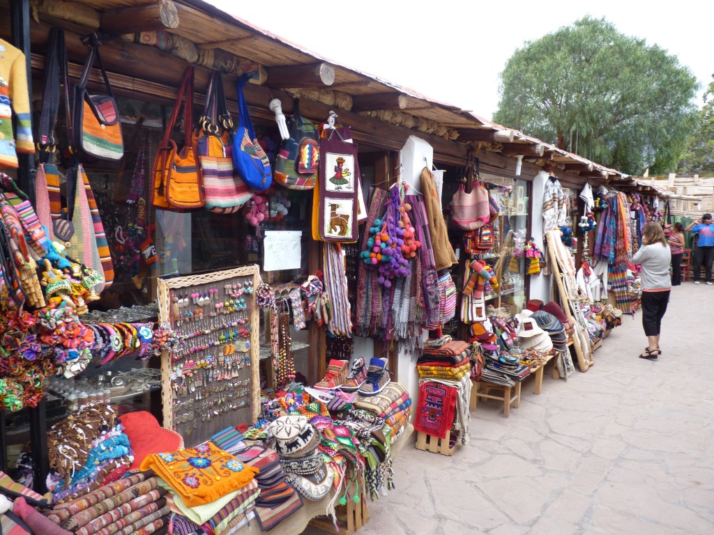 Foto: Mercado de la plaza. - Purmamarca (Jujuy), Argentina