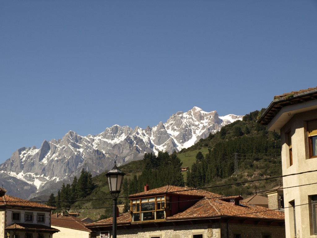 Foto: Potes en marzo - Potes (Cantabria), España