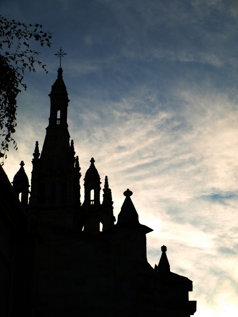 Foto: Basílica de Begoña a contraluz - Bilbao (Vizcaya), España