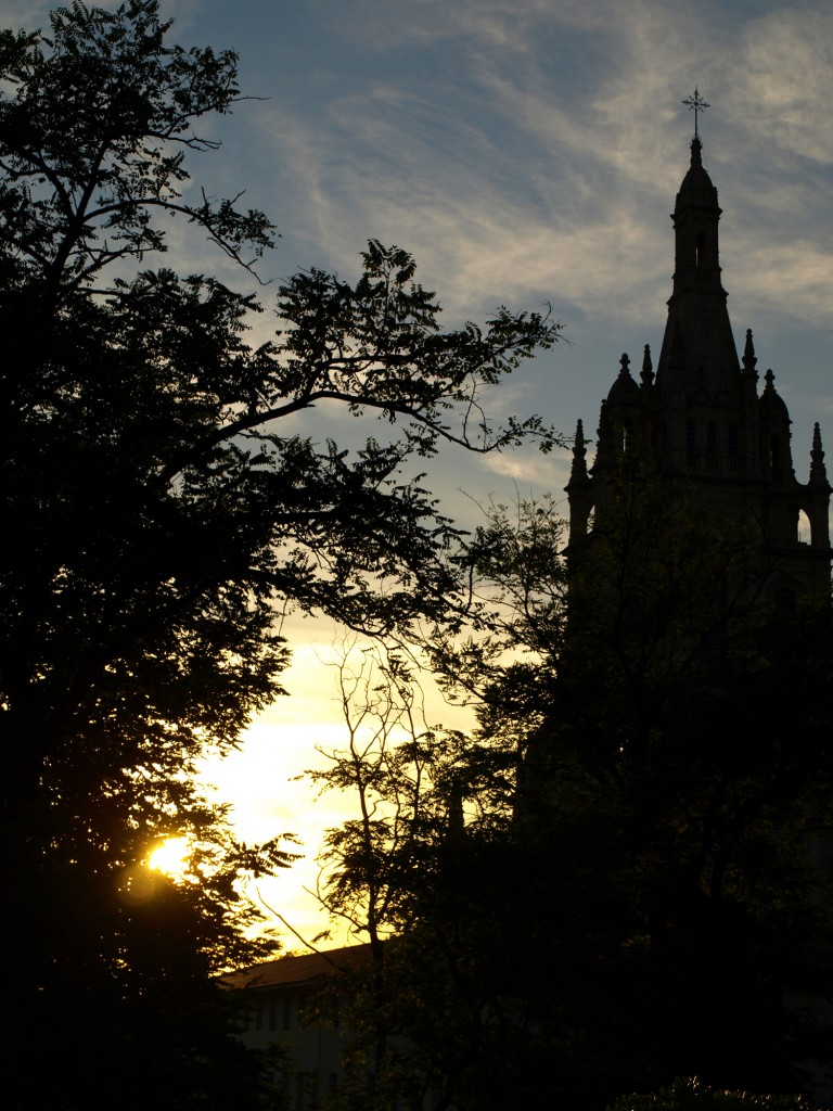 Foto: Basílica de Begoña en el ocaso - Bilbao (Vizcaya), España