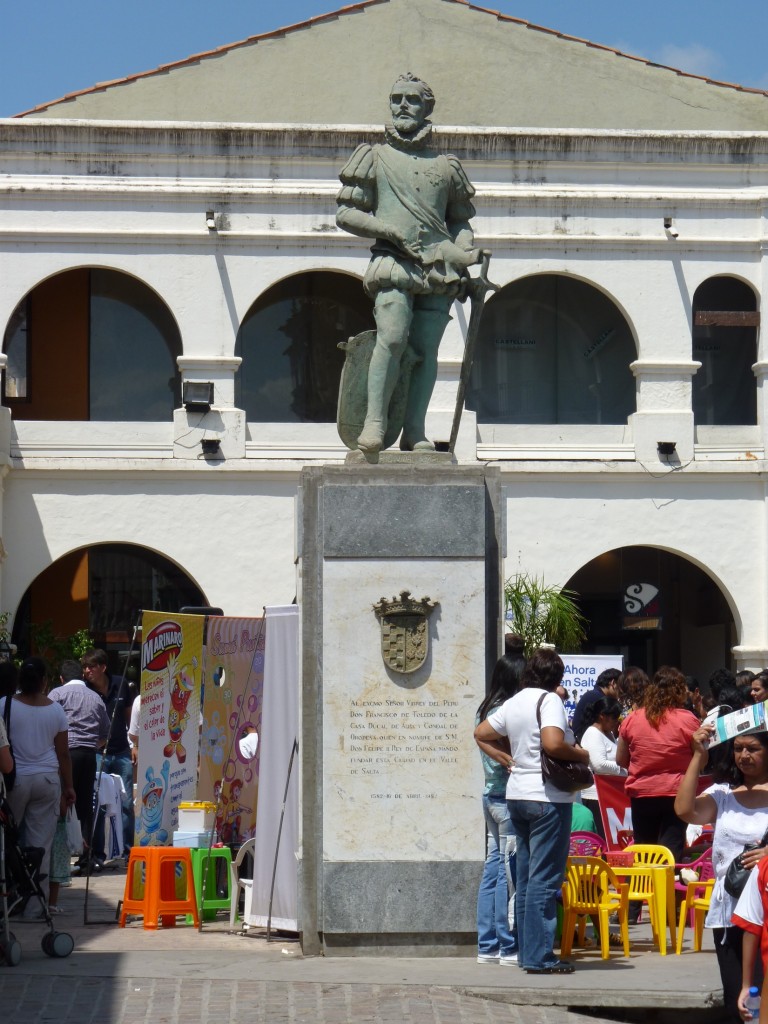 Foto: Monumento a Francisco de Toledo. - Salta, Argentina