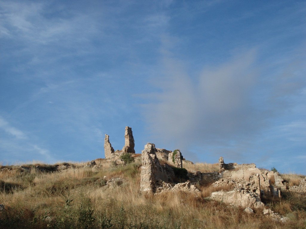 Foto: Ruinas de la antigua fortaleza - Cerezo de Río Tirón (Burgos), España