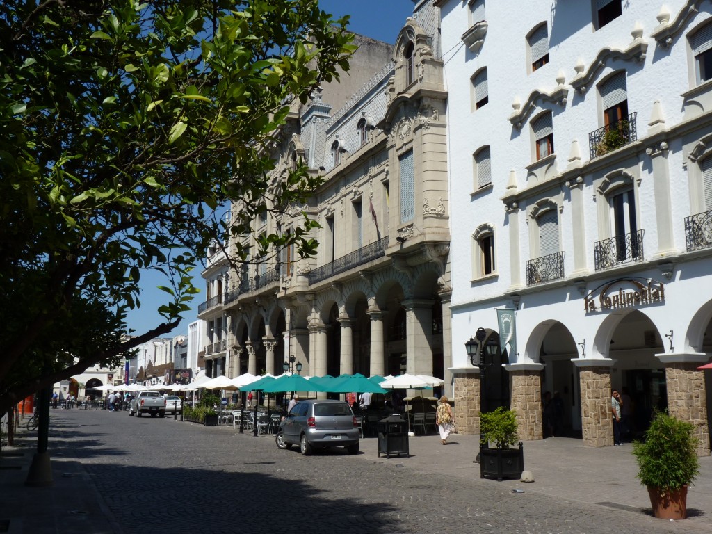 Foto: Plaza 9 de Julio - Salta, Argentina