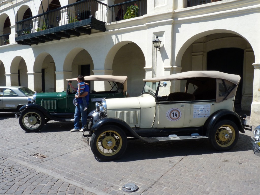Foto: Exposición de autos antiguos - Salta, Argentina