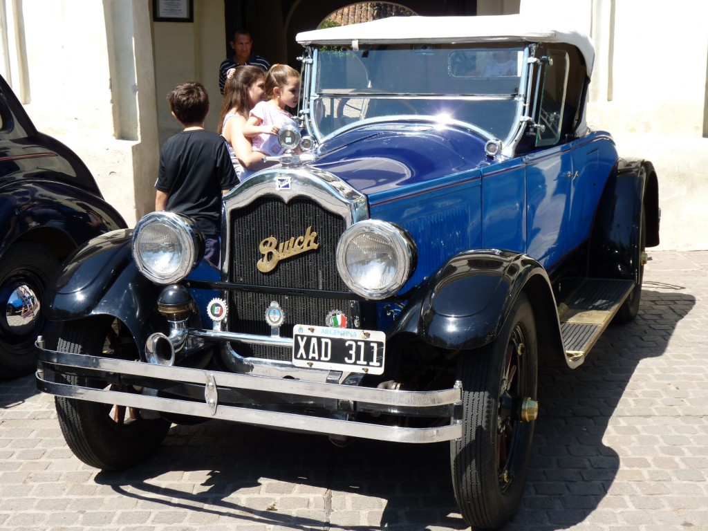 Foto: Exposición de autos antiguos. - Salta, Argentina