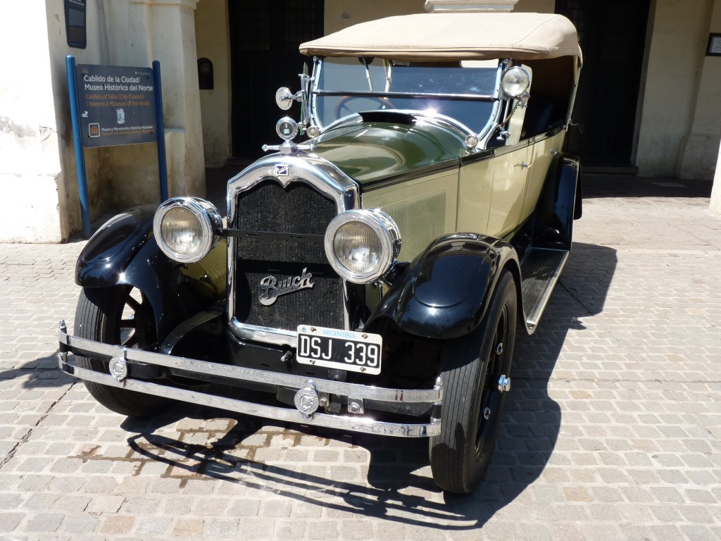 Foto: Exposición de autos antiguos. - Salta, Argentina